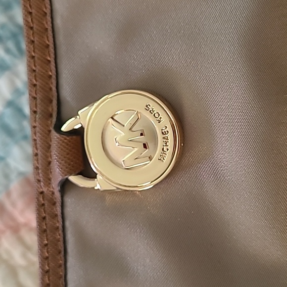 Micharl Kors shoulder purse - Picture 2 of 4